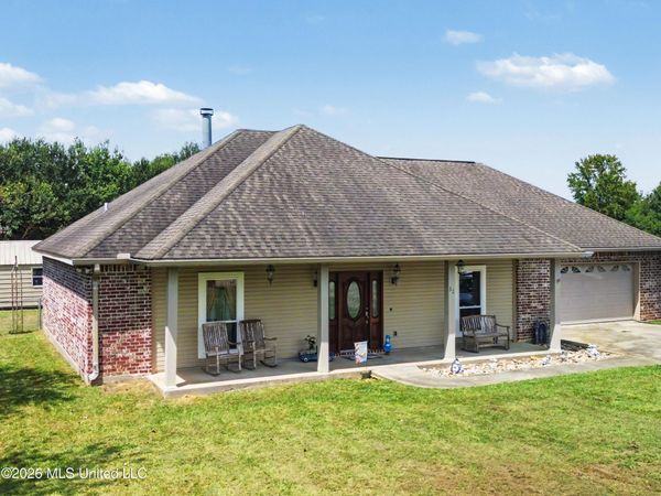 32 Paper Shell Road, Carriere, MS 39426