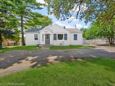 3621 Livernois Road, Troy, Mi 48083