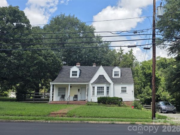 204 E Trade Street , Dallas, NC 28034