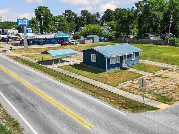 102 SE Galveston Street, Gravette, AR 72736