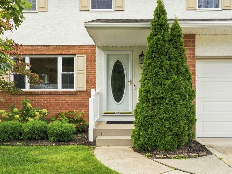 261 Brookhaven Drive E, Columbus, OH 43230 Photo 3