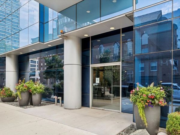 110 W Superior Street , Unit 1602, Chicago, IL 60654