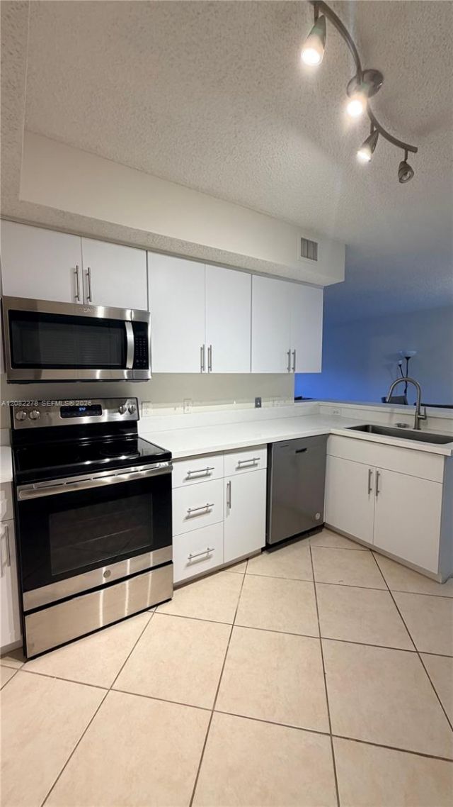 165 NW 96th Ter, Unit 3-105, Pembroke Pines, FL 33024 Photo