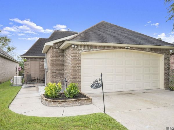 5324 Courtyard Dr, Gonzales, LA 70737