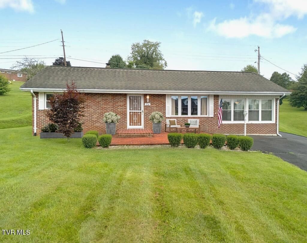 116 South Monte Vista Drive, Glade Spring, VA 24340 Main Photo