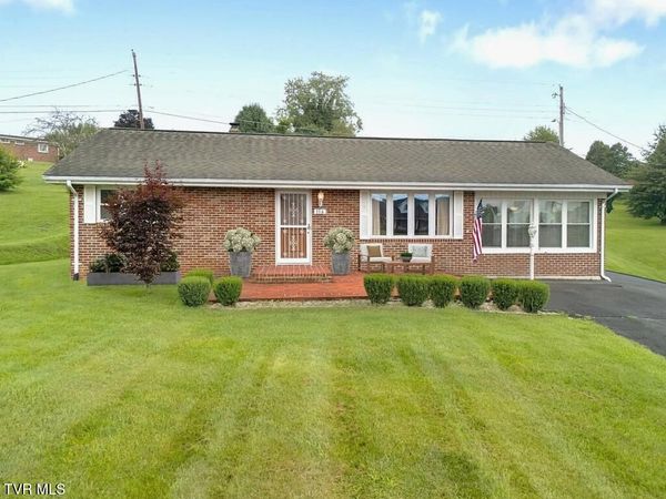 116 South Monte Vista Drive, Glade Spring, VA 24340