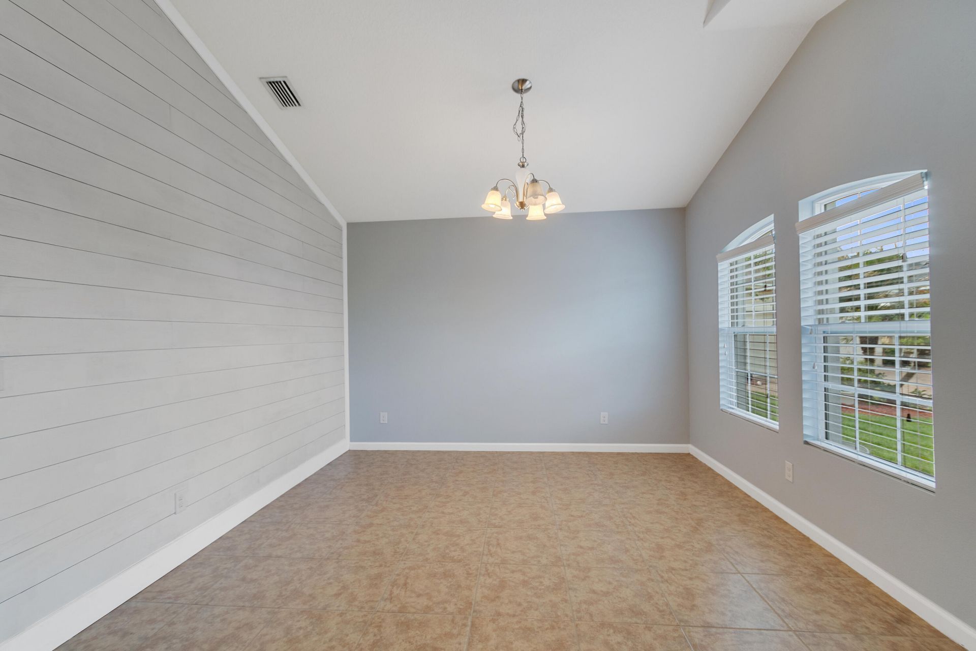 655 Valencia Circle Sw, Vero Beach, FL 32968 Photo