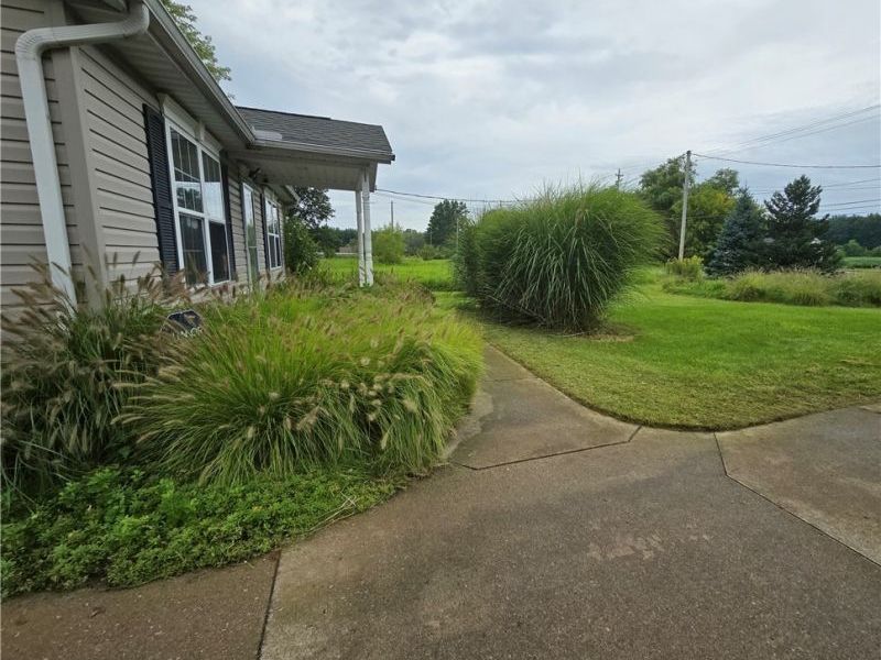 3246 McMackin Road, Madison, OH 44057 Photo 2