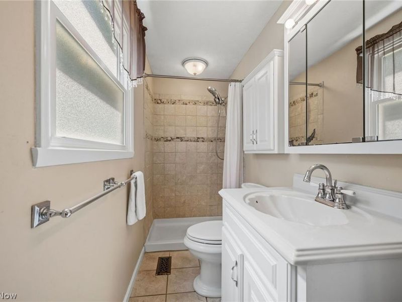 1370 Bittersweet Drive NE, Warren, OH 44484 Photo 16