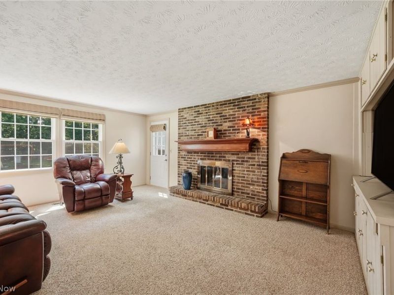 1370 Bittersweet Drive NE, Warren, OH 44484 Photo 3