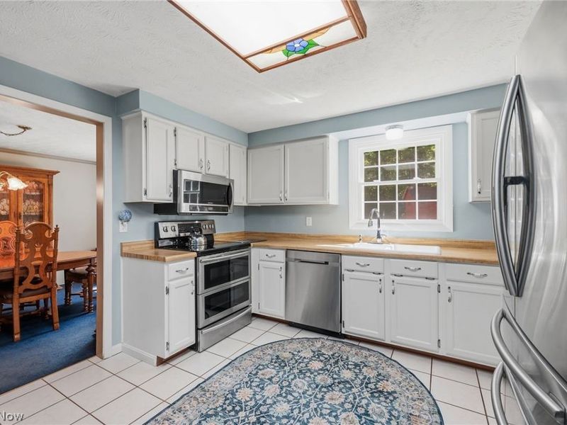 1370 Bittersweet Drive NE, Warren, OH 44484 Photo 6