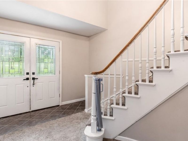 10525 Twin Oaks Drive, Cambridge, OH 43725 Photo 2