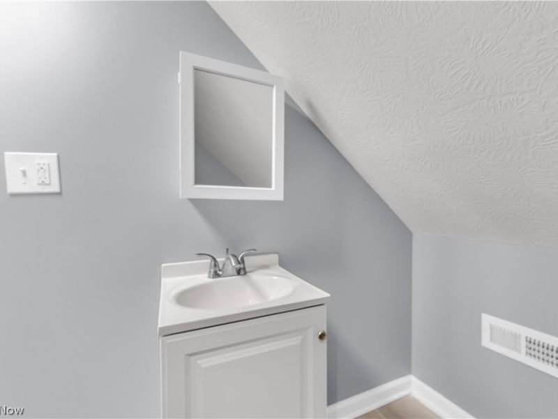 3925 Riverside Avenue, Cleveland, OH 44109 Photo 38