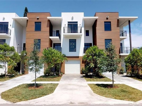 1501 N 17th Ave , Hollywood, FL 33020