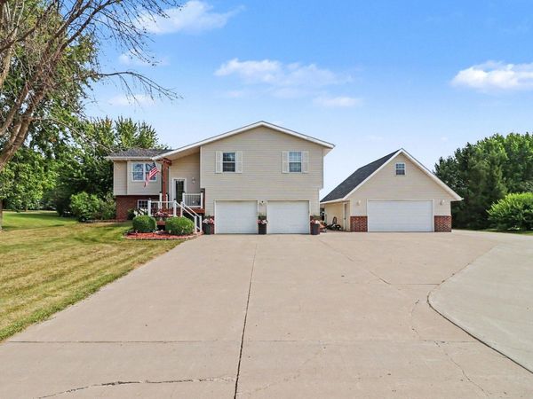 781 Hillside Avenue SW, New Prague, MN 56071