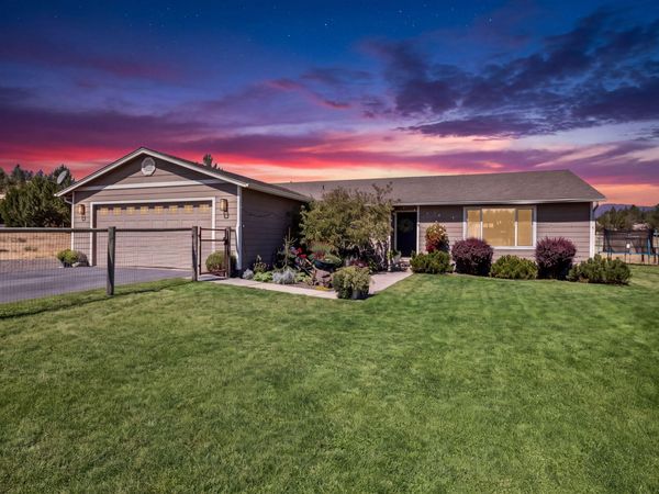 1940 SE Sagebrush Drive, Madras, OR 97741