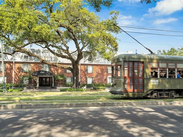 3201 ST CHARLES Avenue, Unit 230, New Orleans, LA 70115