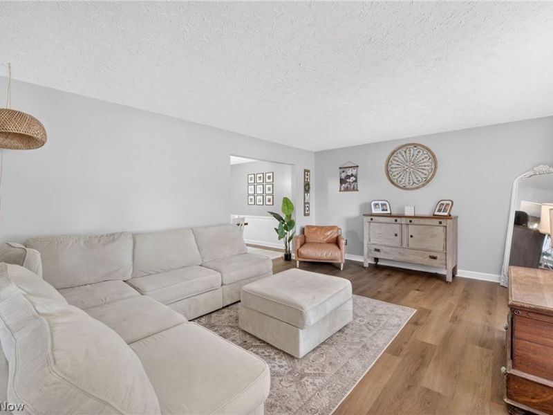 381 Fawnwood Drive, Tallmadge, OH 44278 Photo 4