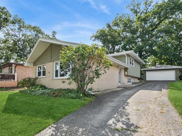 9352 S 82nd Court , Hickory Hills, IL 60457