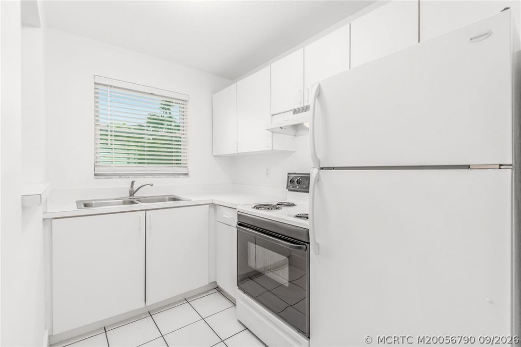 660 SW Bryant Avenue, Unit 3, Stuart, FL 34994 Photo