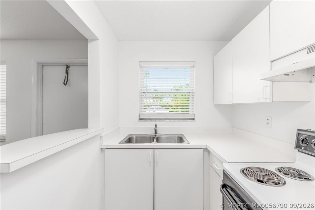 660 SW Bryant Avenue, Unit 3, Stuart, FL 34994 Photo