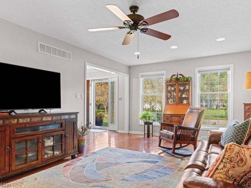 369 Amy Way, Wadsworth, OH 44281 Photo 8