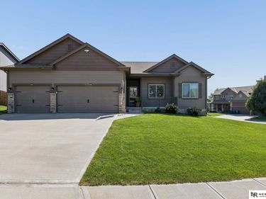 18917 Cottonwood Street, Omaha, NE 68136