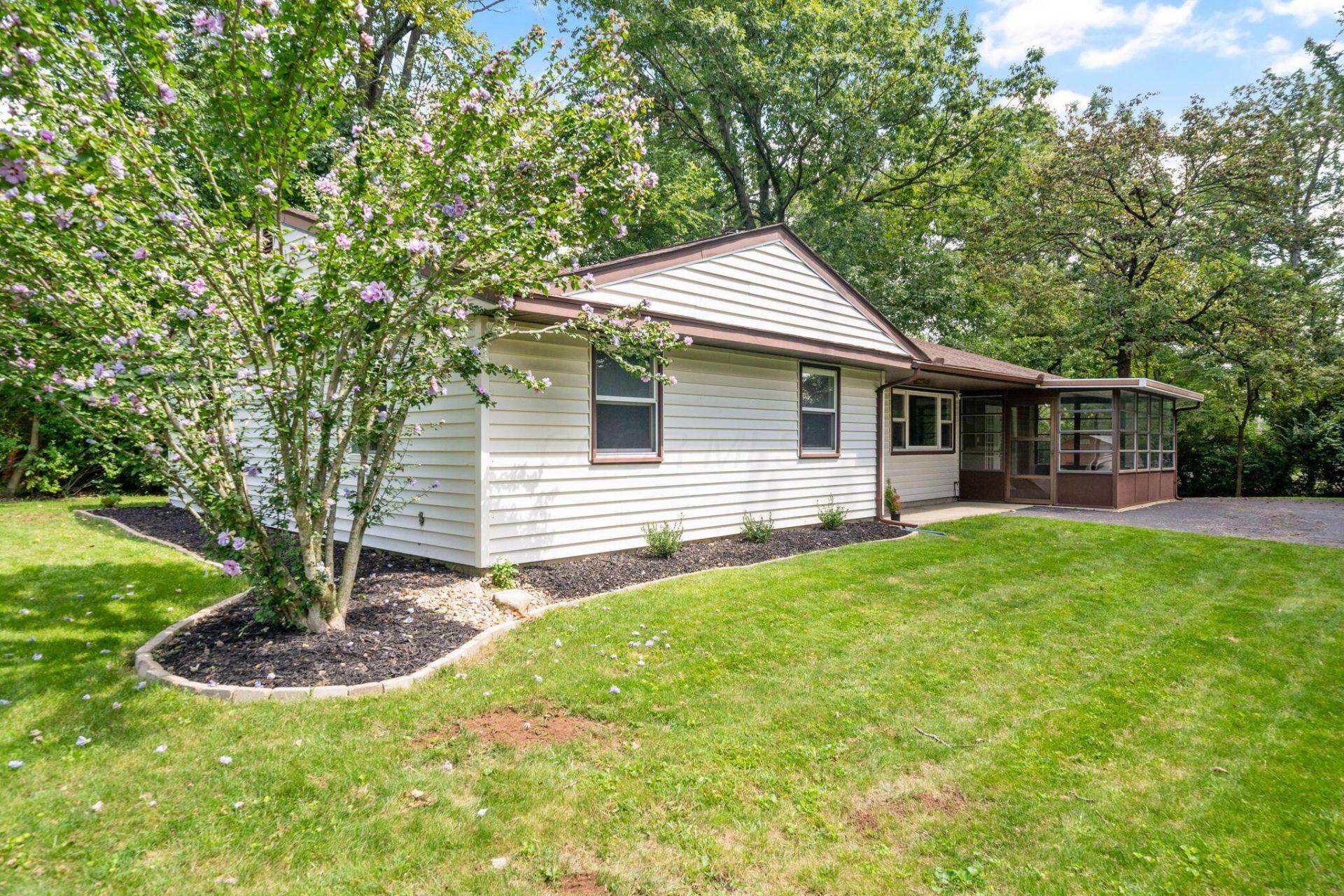 2255 Cherokee Drive, London, OH 43140 Main Photo