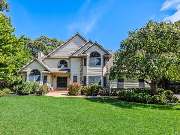 28 Apricot Road, Mount Sinai, NY 11766
