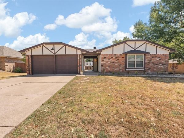 433 Black Oak Lane, Burleson, TX 76028
