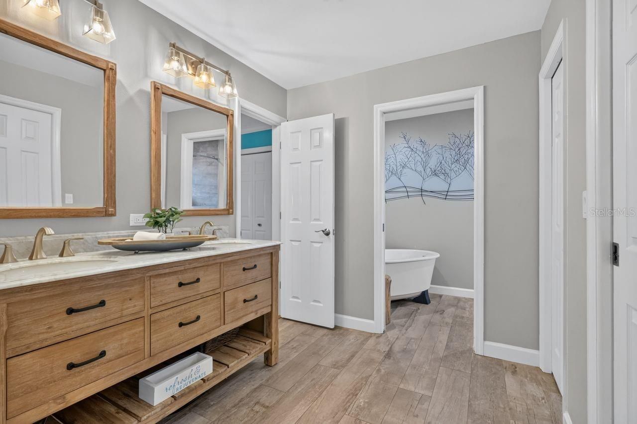 4395 Oak View Drive, Sarasota, FL 34232 Photo