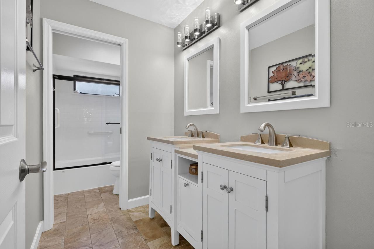 4395 Oak View Drive, Sarasota, FL 34232 Photo