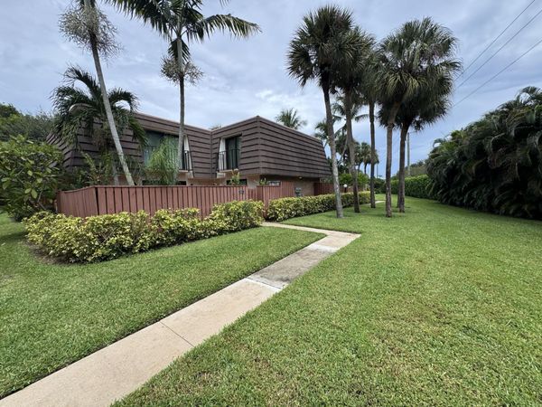 1807 18th Court, Jupiter, FL 33477