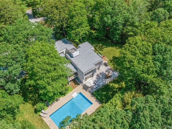 19 Woodland Way , Quogue, NY 11959