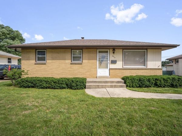8018 W Tesch AVENUE, Milwaukee, WI 53220