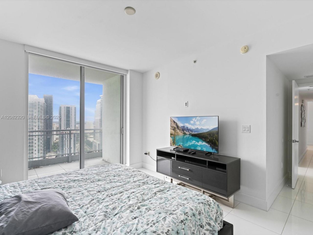 92 SW 3rd St, Unit 3501, Miami, FL 33130 Photo