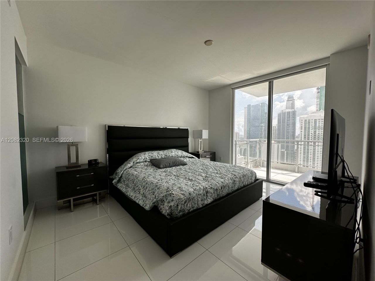 92 SW 3rd St , Unit 3501, Miami, FL 33130 Photo