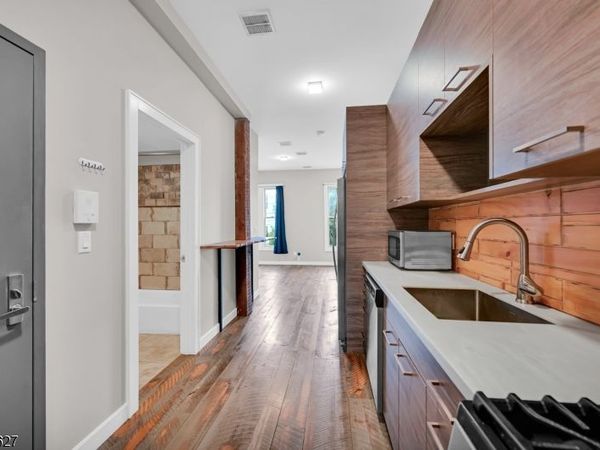 180 Spring St, Unit 203, Newton, NJ 07860