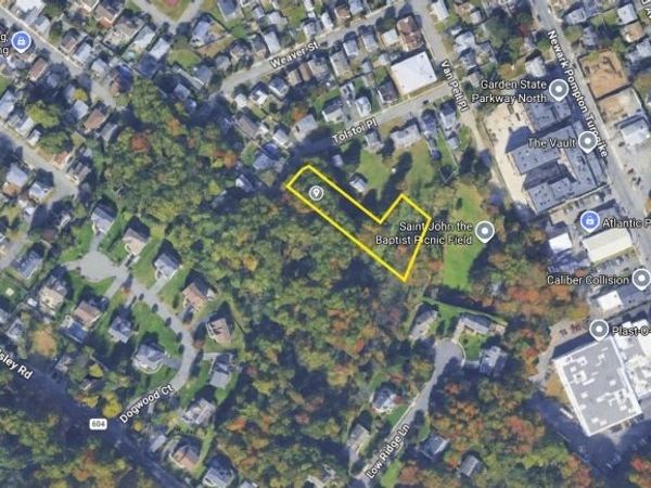 35 Tolstoi Place, Cedar Grove, NJ 07424