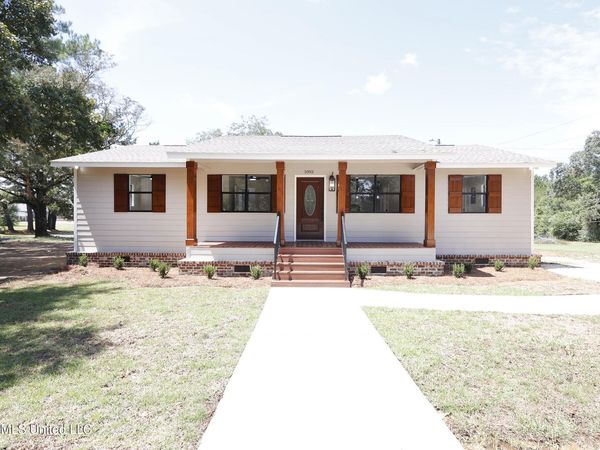 1093 Mccomb Hville Road, McComb, MS 39648