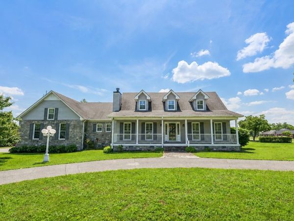 131 Stonehouse Dr , Gallatin, TN 37066
