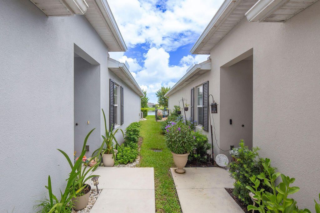 818 Persimmon Place, Fort Pierce, FL 34981 Photo