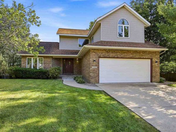 1935 Flanigan Ct, Iowa City, IA 52246