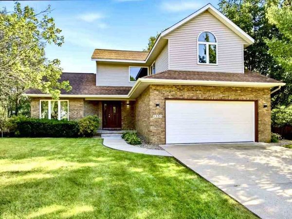 1935 Flanigan Ct, Iowa City, IA 52246