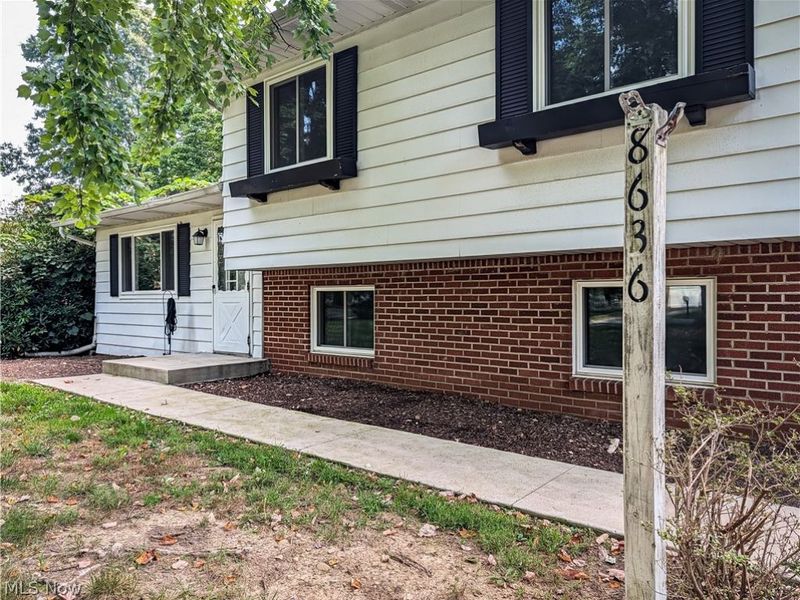 8636 Camelot Avenue NW, Canal Fulton, OH 44614 Photo 2