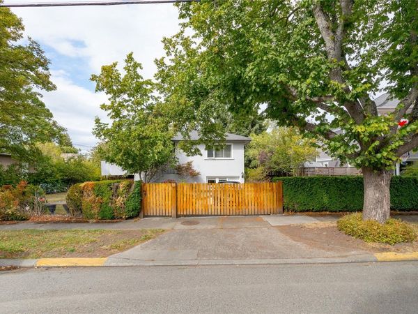 2068 Milton St , Oak Bay, BC V8R 5A4