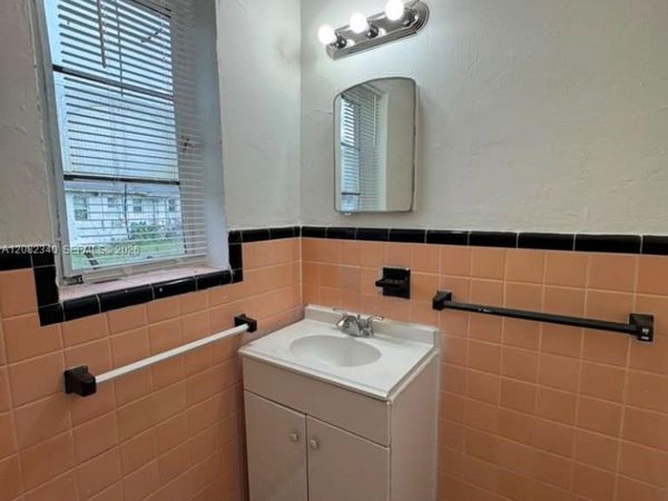 1400 NW 95th St , Unit 1450, Miami, FL 33147