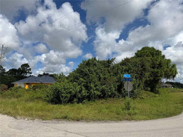 2902 46TH STREET SW, LEHIGH ACRES, FL 33976