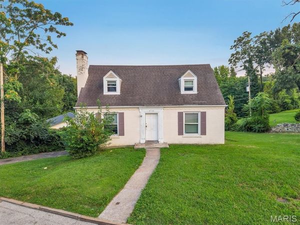 6710 Kenwood Drive , St Louis, MO 63121