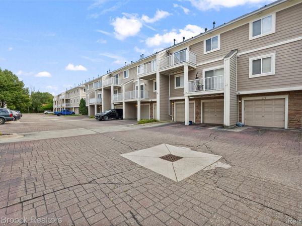 1087 Beaver Run , Troy, Mi 48083